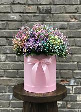 Цветочная композиция из Гипсофила и Розы в шляпной коробке в Красносельском