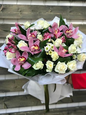 Букет цветов из: Розы и Хризантемы в Красносельском