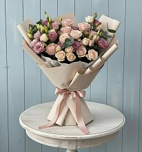 Букет цветов из:  Розы и Лизиантусы в Красносельском