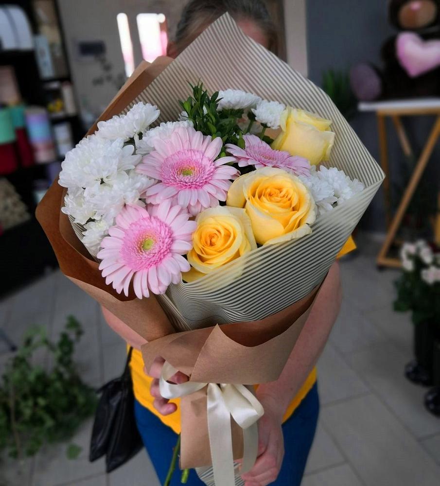 Букет цветов из: Герберы, Розы и Хризантемы в Красносельском