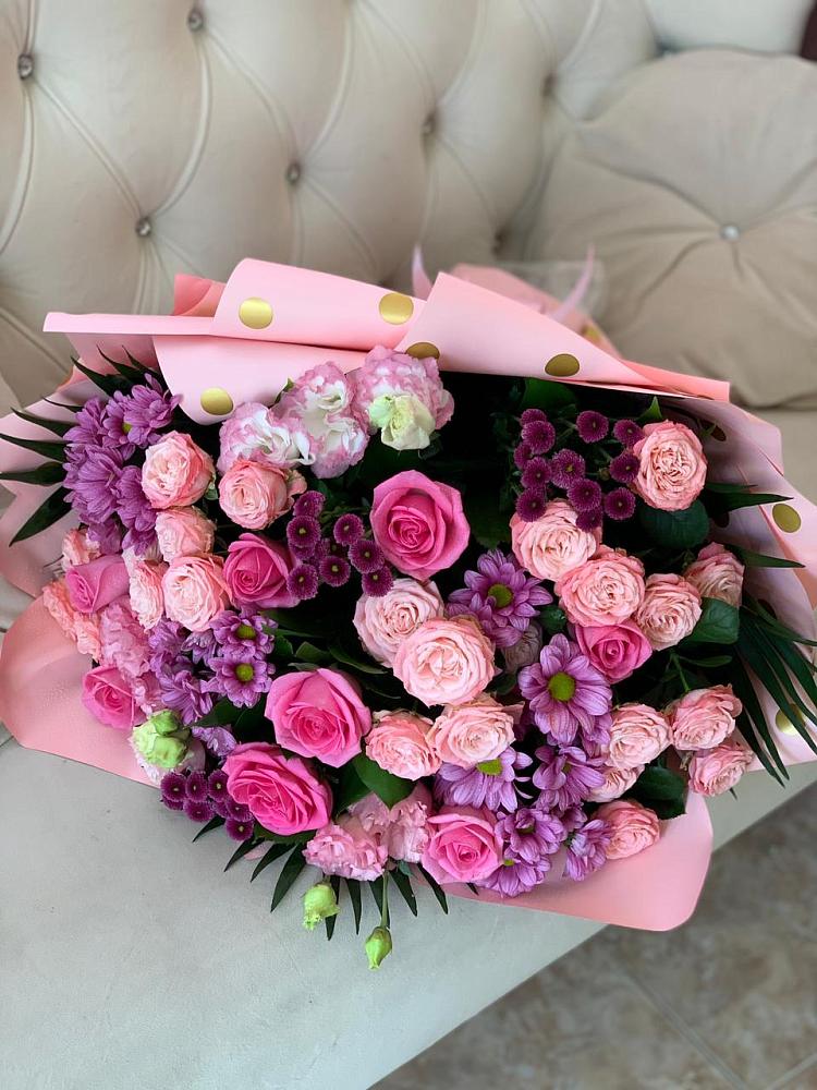 Букет цветов из: Хризантемы, Розы и Лизиантусы в Красносельском