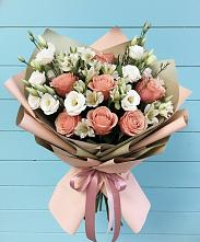 Букет цветов из:  Розы, Альстромерии и Лизиантусы в Красносельском