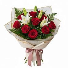Букет цветов из:  Лилии и Розы в Красносельском
