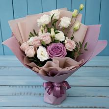 Букет цветов из:  Розы и Лизиантусы в Красносельском
