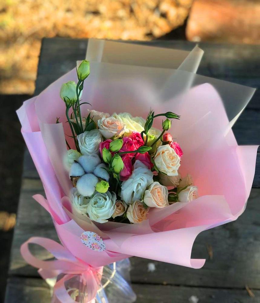 Букет цветов из: Розы и Лизиантусы в Красносельском