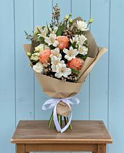 Букет цветов из:  Альстромерии, Лизиантусы, Розы и Хризантемы в Красносельском