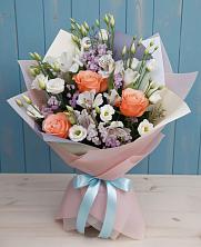 Букет цветов из:  Лизиантусы, Розы, Альстромерии и Гипсофила в Красносельском