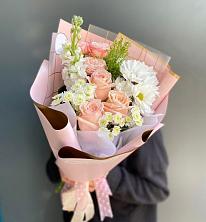 Букет цветов из:  Хризантемы и Розы в Красносельском