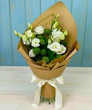 Букет цветов из:  Хризантемы и Лизиантусы в Красносельском