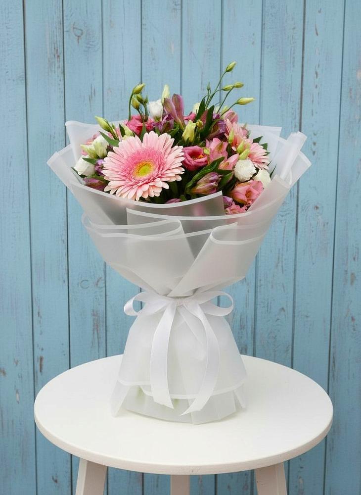 Букет цветов из: Герберы, Альстромерии и Лизиантусы в Красносельском