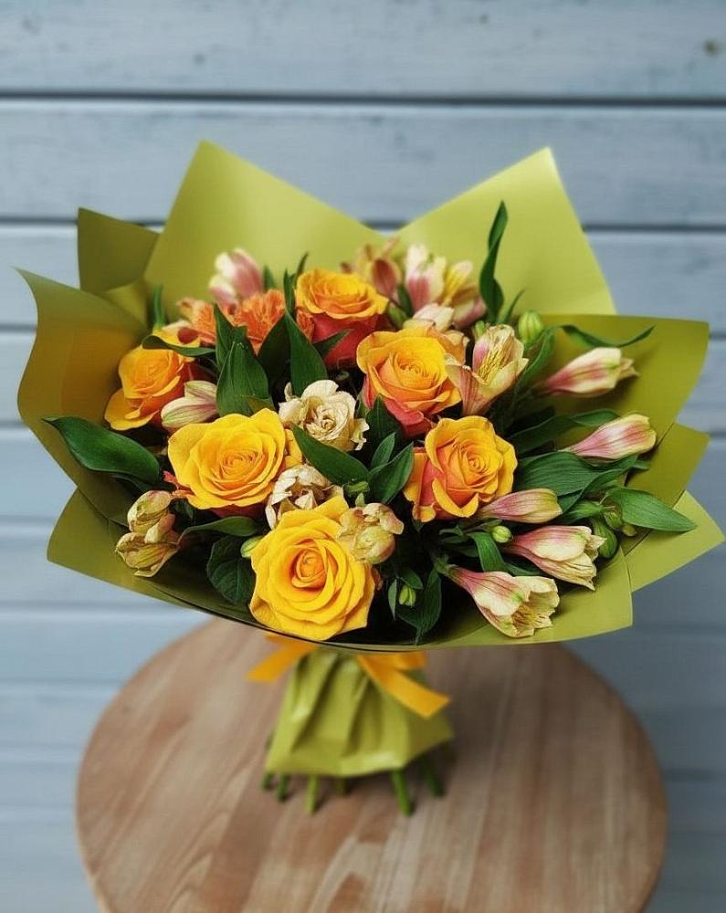 Букет цветов из: Альстромерии и Розы в Красносельском