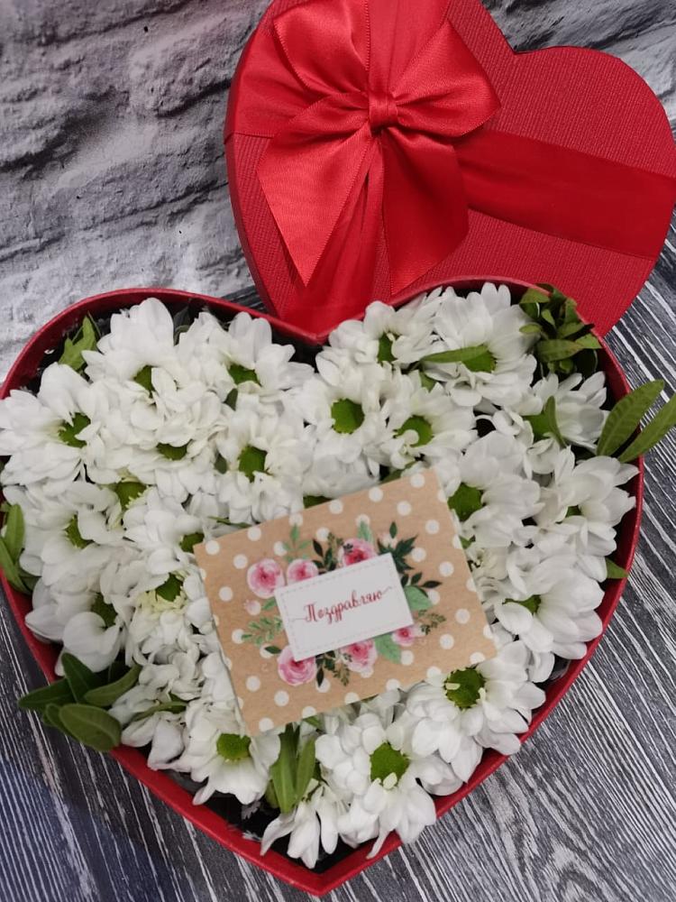 Цветочная композиция из Хризантемы в виде сердца в Красносельском