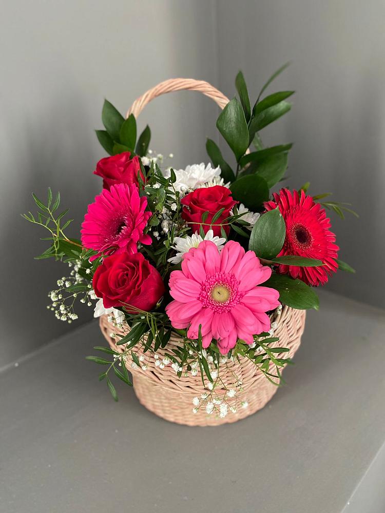 Цветочная композиция из Розы, Хризантемы и Герберы в корзине в Красносельском