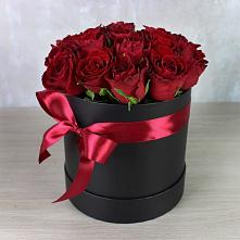 Цветочная композиция из Розы в шляпной коробке в Красносельском