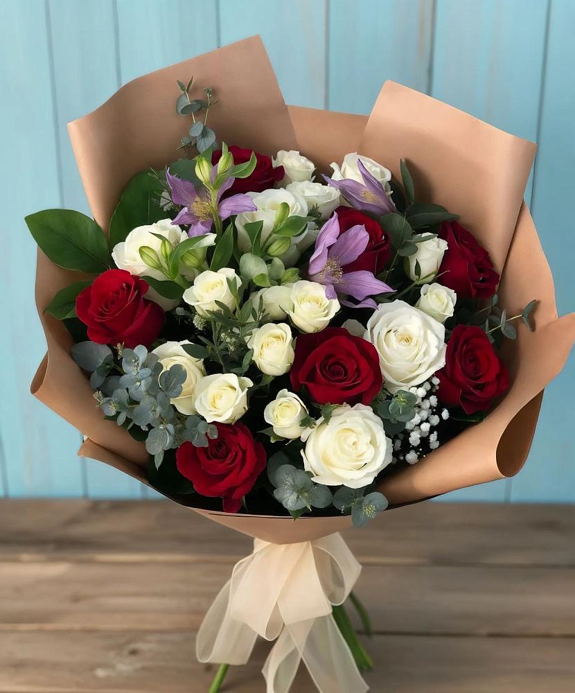 Букет цветов из: Розы и Альстромерии в Красносельском