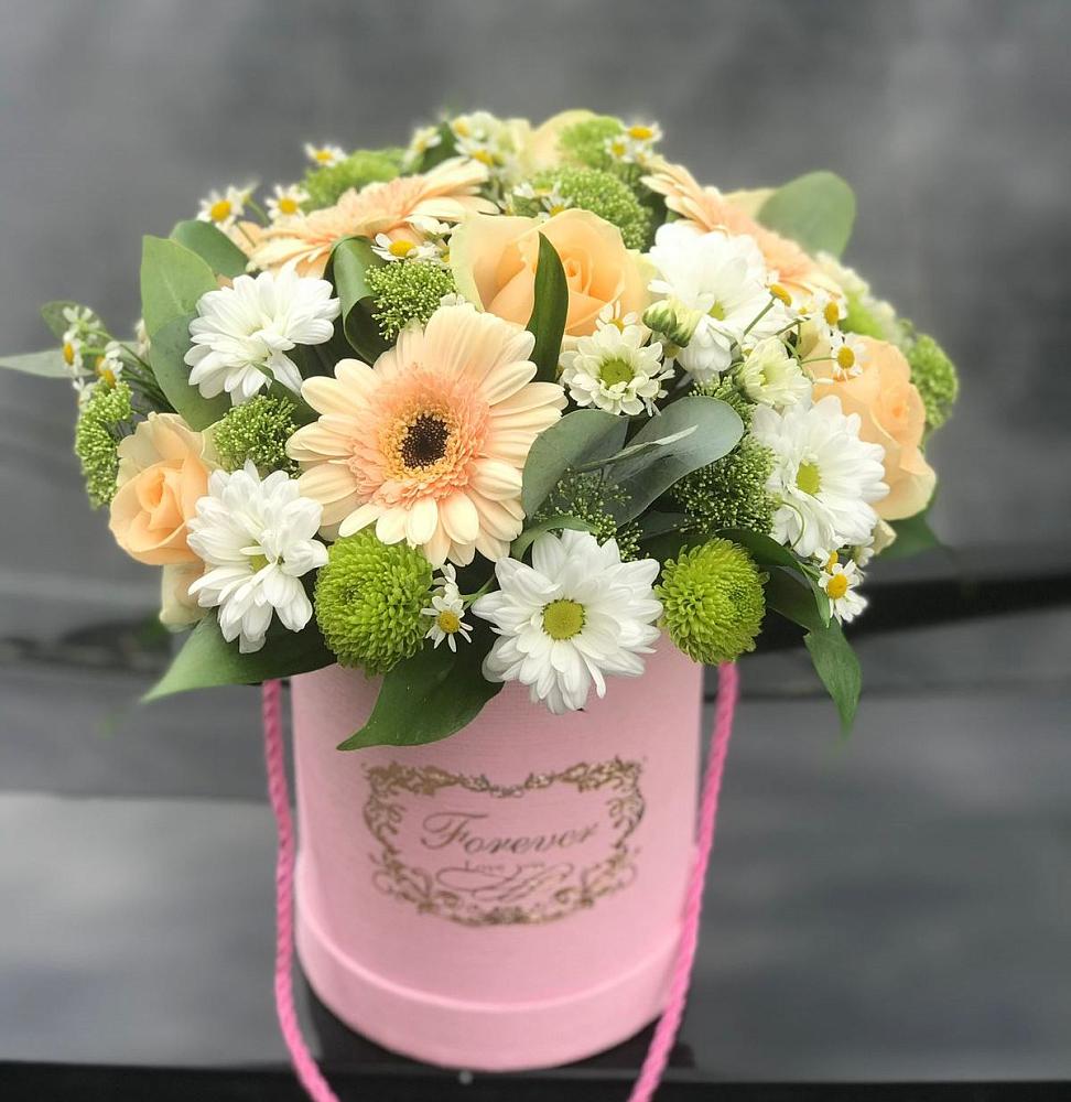 Цветочная композиция из Розы, Герберы и Хризантемы в шляпной коробке в Красносельском