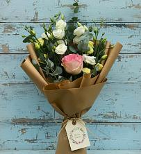 Букет цветов из:  Розы и Лизиантусы в Красносельском