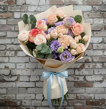 Букет цветов из:  Розы, Лизиантусы и Гвоздики в Красносельском