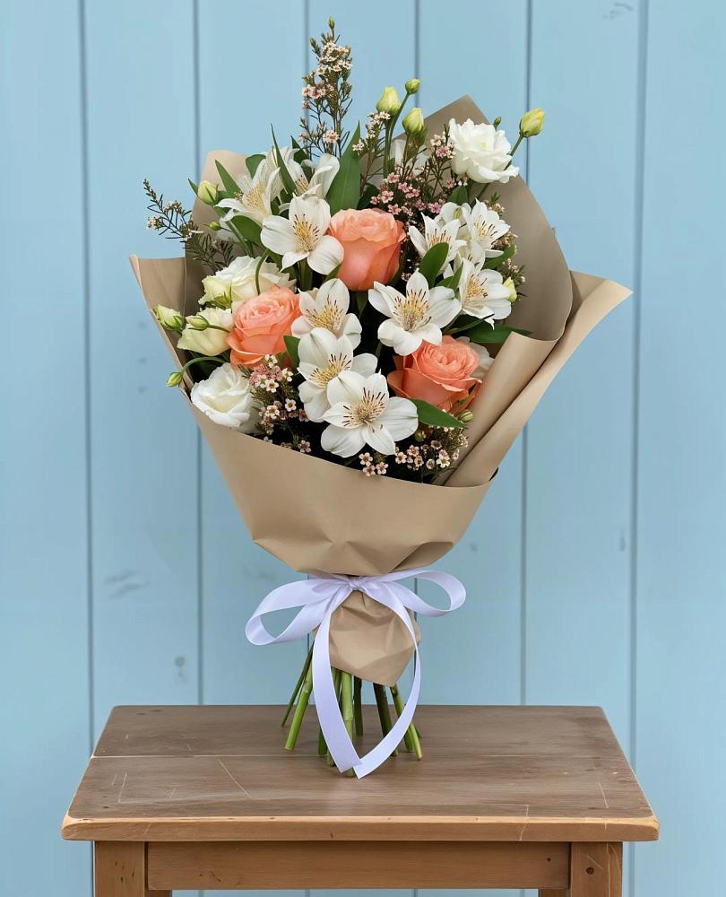 Букет цветов из: Альстромерии, Лизиантусы, Розы и Хризантемы в Красносельском