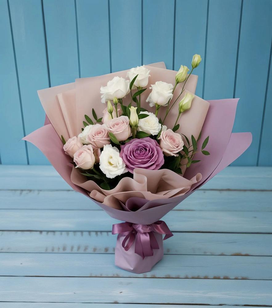 Букет цветов из: Розы и Лизиантусы в Красносельском